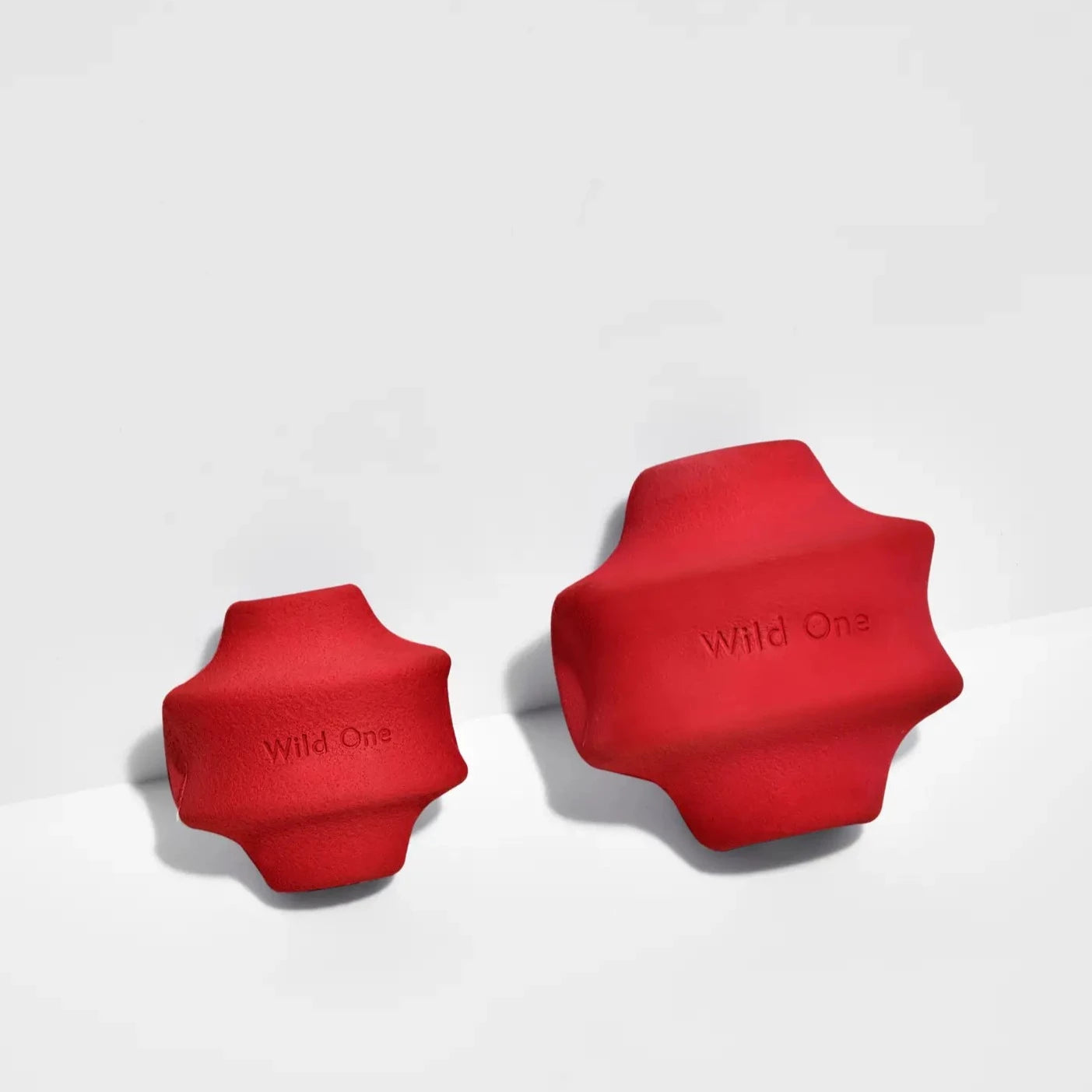 Natural Rubber Twist Toss Ball Dog Toy